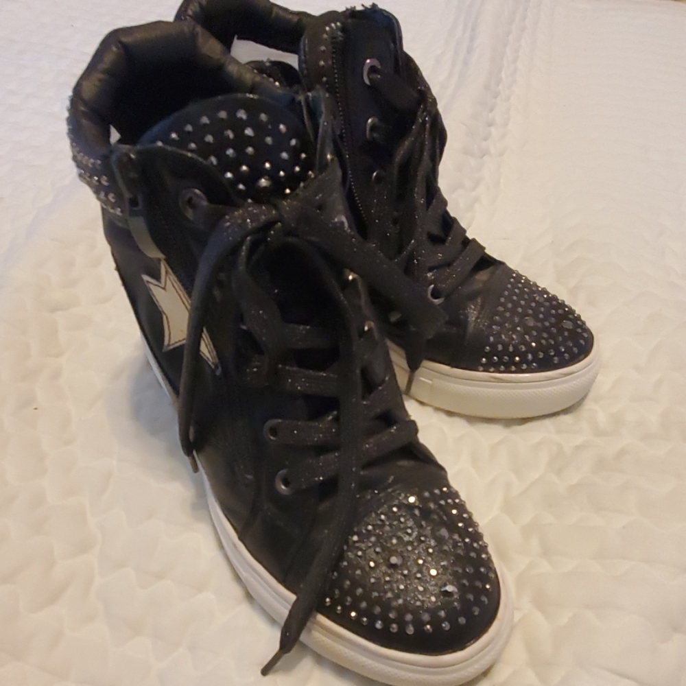 Stylish Black Heel Sneaker